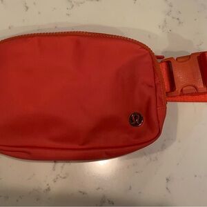 Lululemon The Everywhere Belt Bag 1L Extended Strap in Pale Raspberry Coral Pink